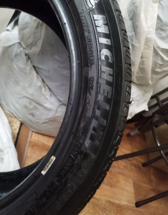 Шины Michelin 245/45 г18.