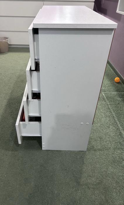 Комодин белого цвета