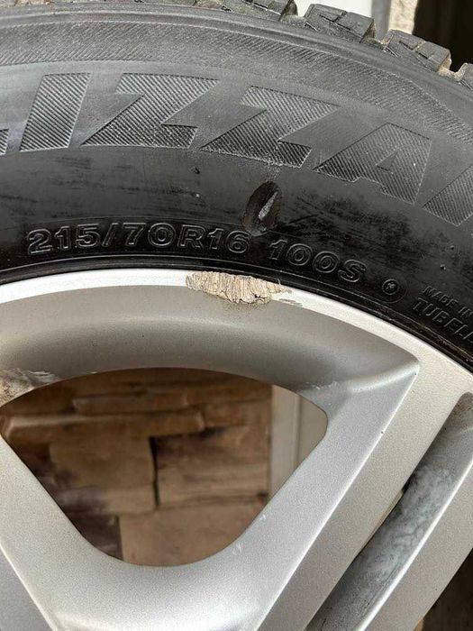 4 бр. зимни гуми Bridgestone 215/70R16 с джанти, цена 400 лв.