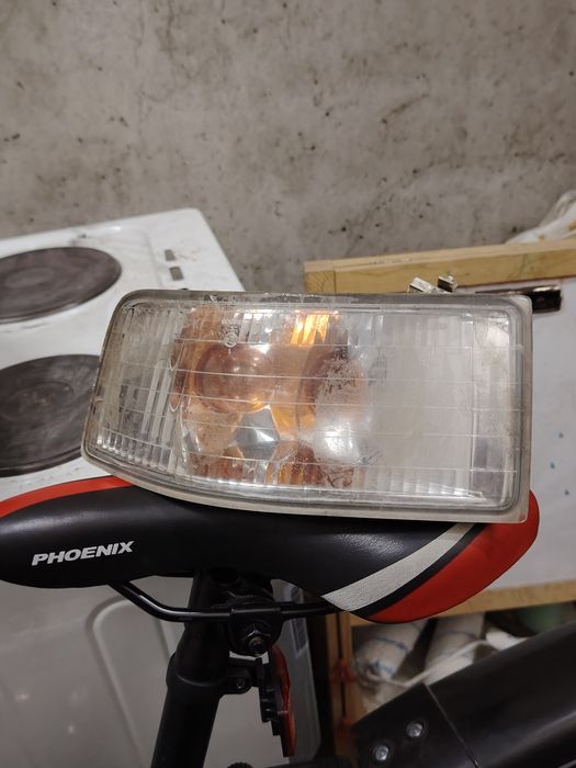 Продам поворотник правый