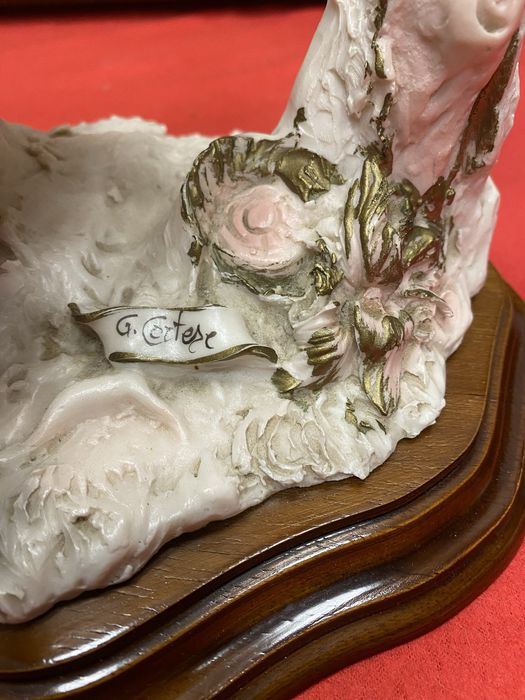 Италианска фигура от бисквитен порцелан от 1960 г capodimonte