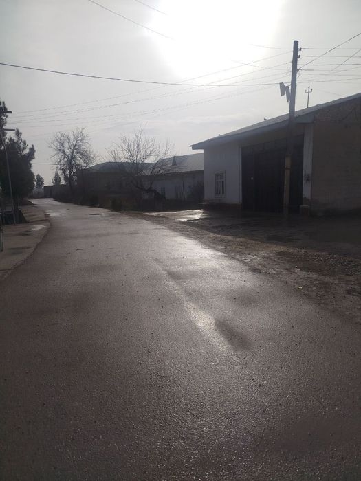 Navoiy viloyati qizil tepa tumanida eski xovli sotiladi