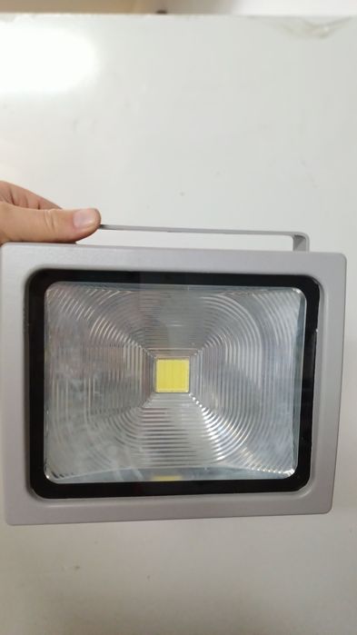 Vand proiector LED V-TAC 30W (VT-4730), nou la cutie.