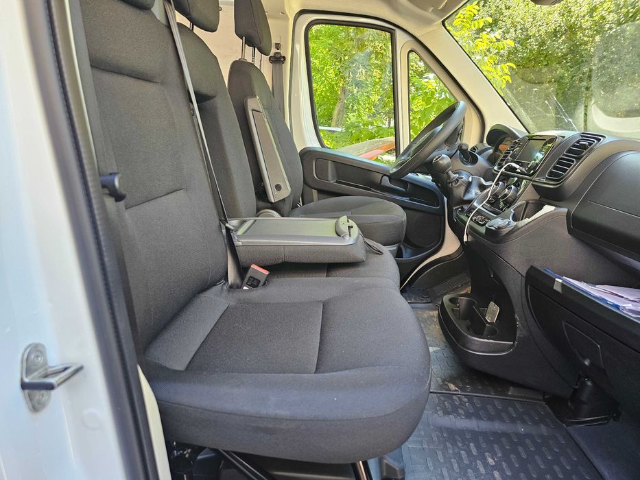 Чисто нови седалки и преграда за  бус Ducato 2025г.