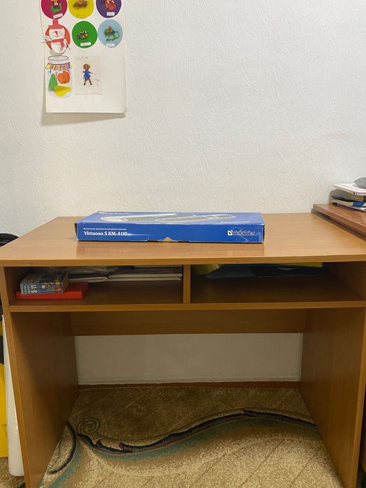 Письменный качественный добротный стол