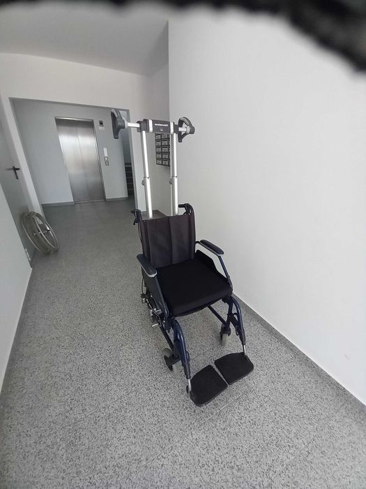ELEVATOR electric pentru persoane cu handicap locomotor.