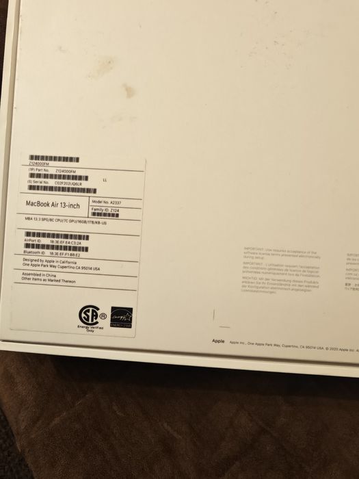 MacBook Air M1 cu 16Gb RAM și 1Tb stocare