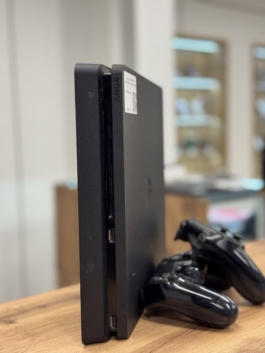 Play Station 4 Slim 1 Tb