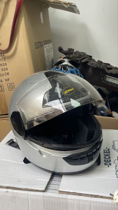 Cască moto integrală LS2 alb-argintiu și negru