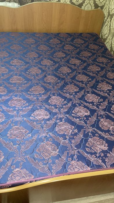 Кровать с матрасом