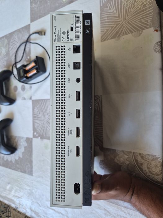 Xbox one s. 512g.