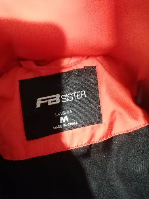 Червено зимно яке