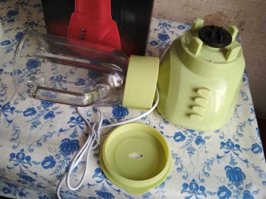 Блендер электрический,  новый, в отличном рабочем состоянии!
