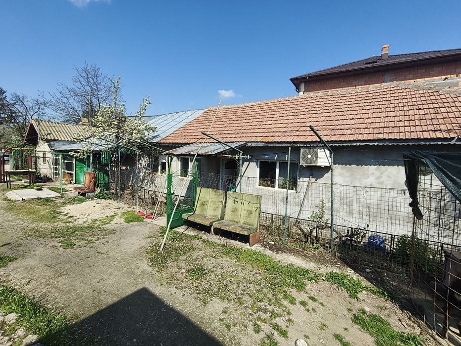 Casă de vânzare in Rosiori de Vede Teleorman  (doua case/curte de 1500mp)