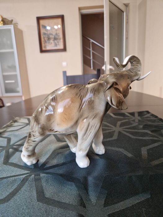 Топ Рядка антикварна колекционерска порцеланова фигура Royal Dux