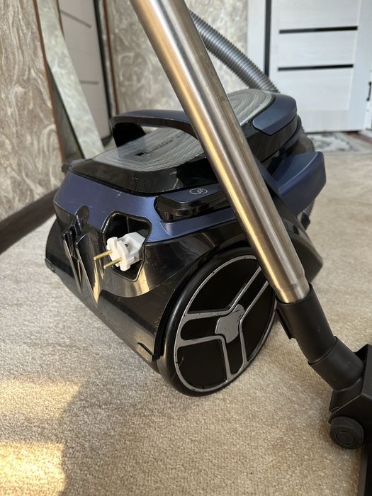 Пылесос в отличном состоянии Tefal