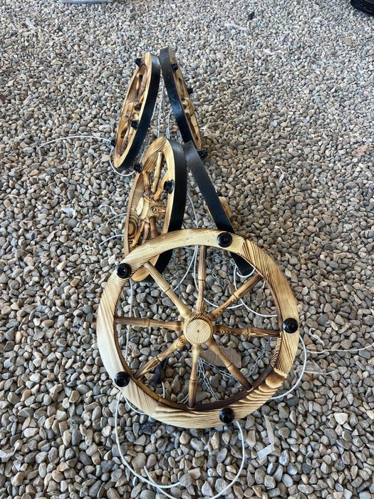 Lustra din lemn masiv