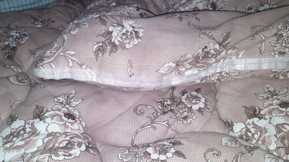 Pilota de iarnă , nouă, 180x220cm,10cm, 5kg , trimit oriunde