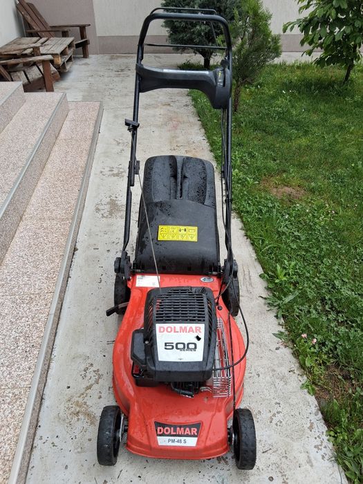 Vând mașină de tuns iarba pe benzină Dolmar.