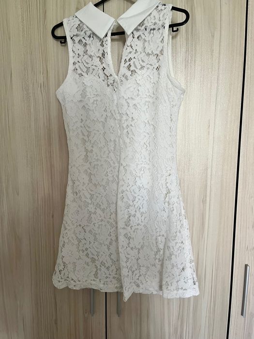 Бяла лятна дантелена рокля по модел на Avin