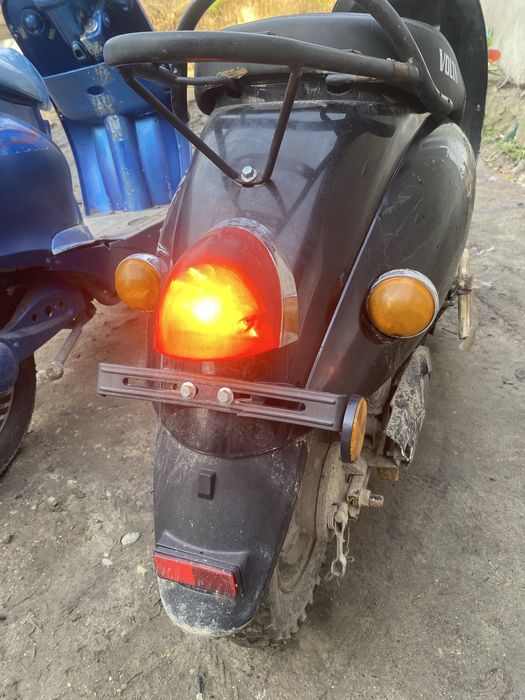 Vand doua scutere eletrice in stare pefecta