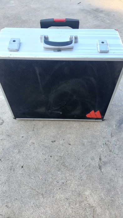 Алуминиев куфар .