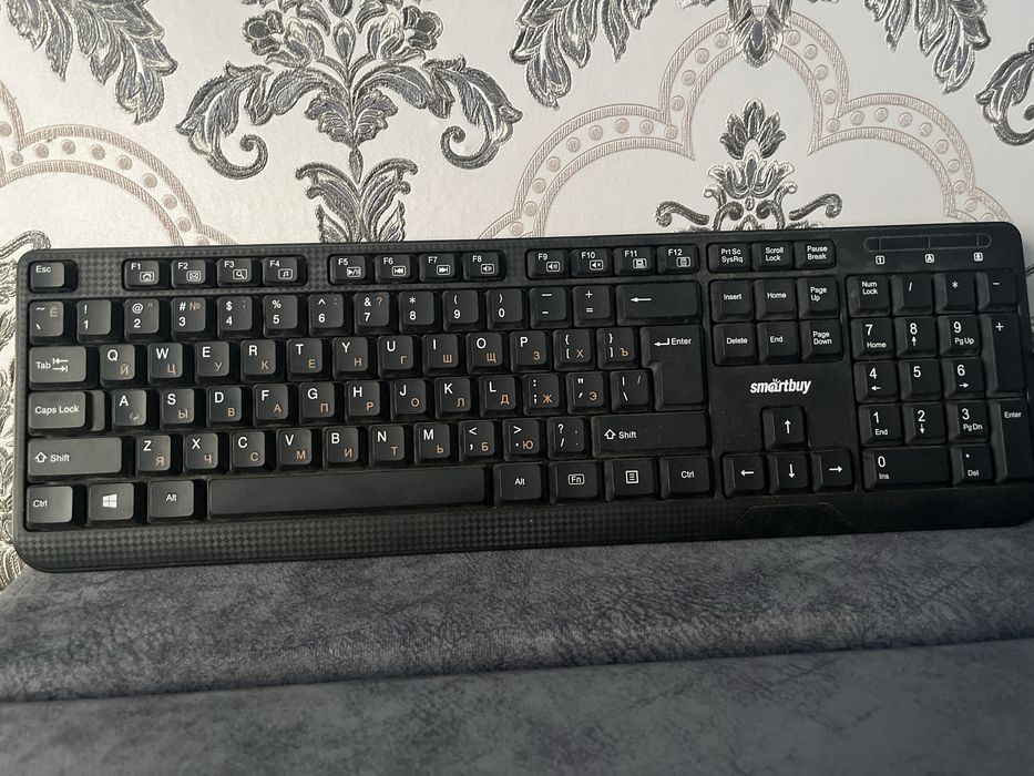 Продам клавиатуру
