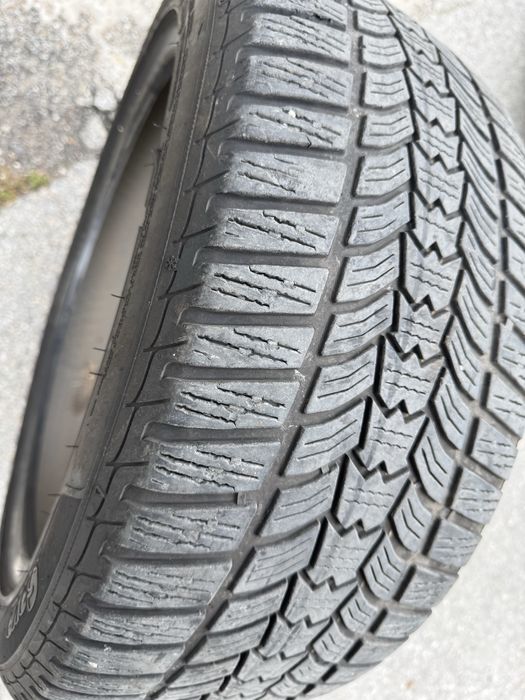 Зимни гуми 245/45 R18 100V XL – перфектни, 4 броя, Плевен