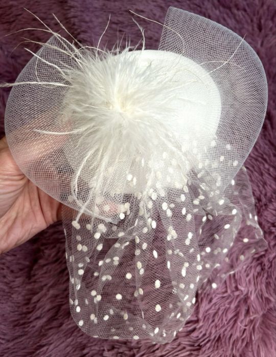 Voaleta alba cu pene