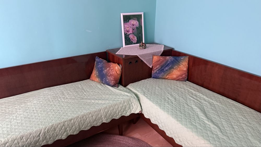 Две единични легла + скрин