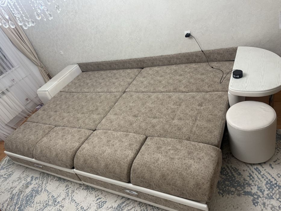 Продам диван 4 метра