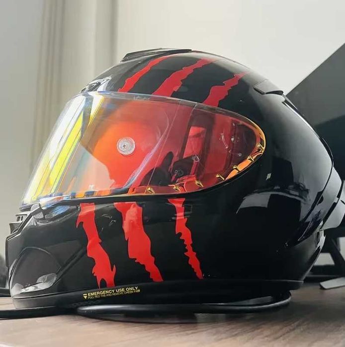 Стикери следи от нокти / за мотор , каска , скутер др.