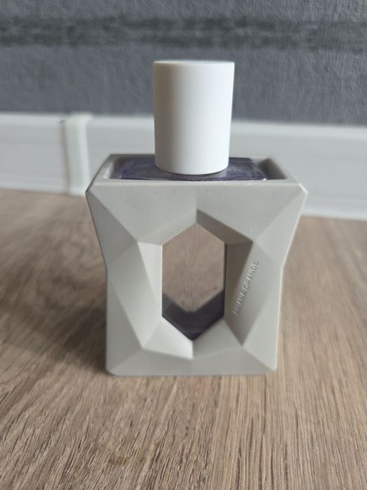 Парфюм Ariana Grande God is a woman