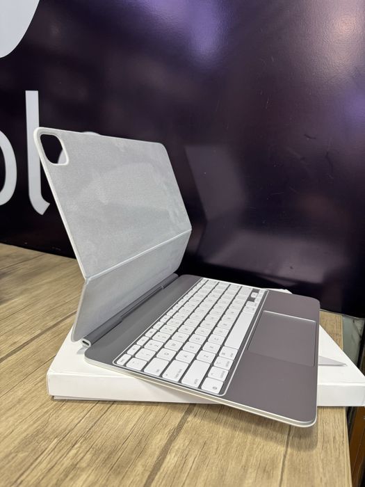 Prodam Apple MagicKeyboard 13 M4 M5