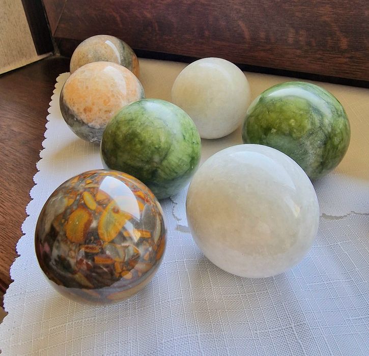 Шары из натуральных камней.