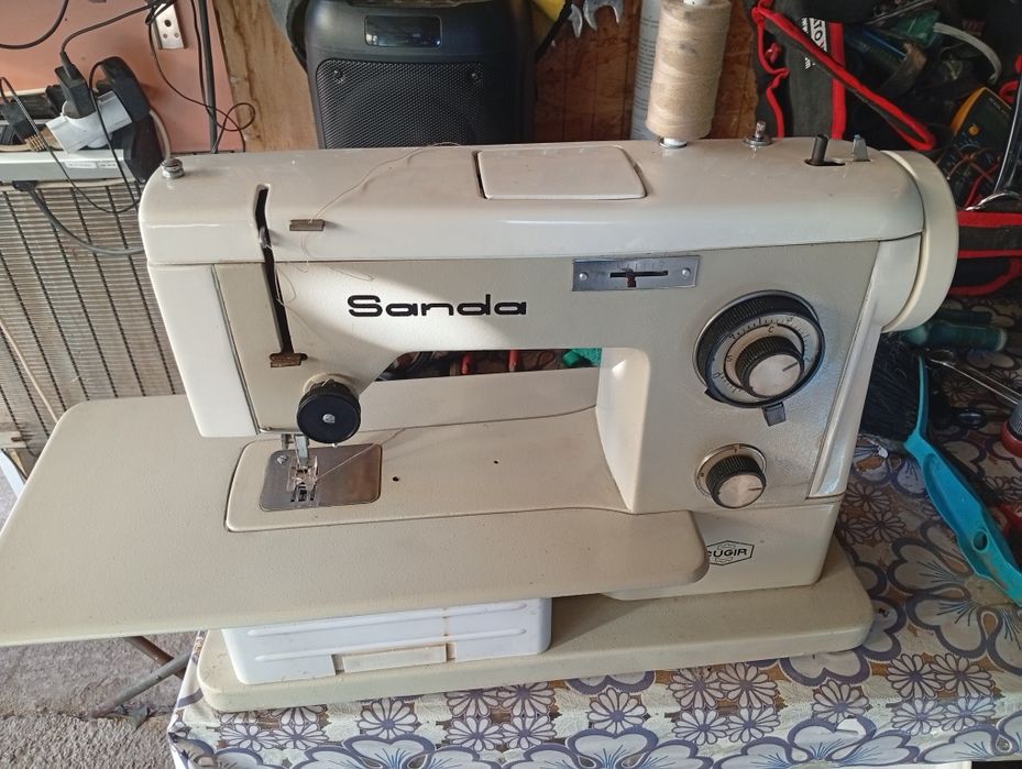 Vând mașină de cusut Sanda