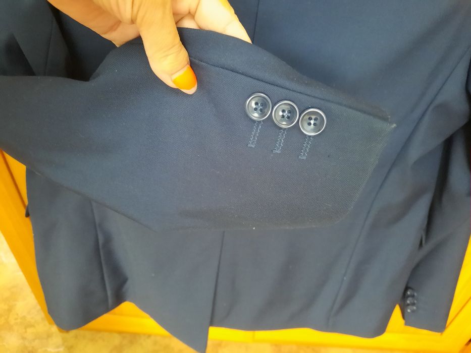 Продам школьный костюм