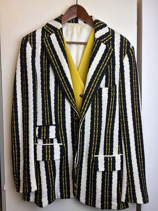 Sacou Viggo Contemporary cu vestă galbenă și batistă – Mărimea 48