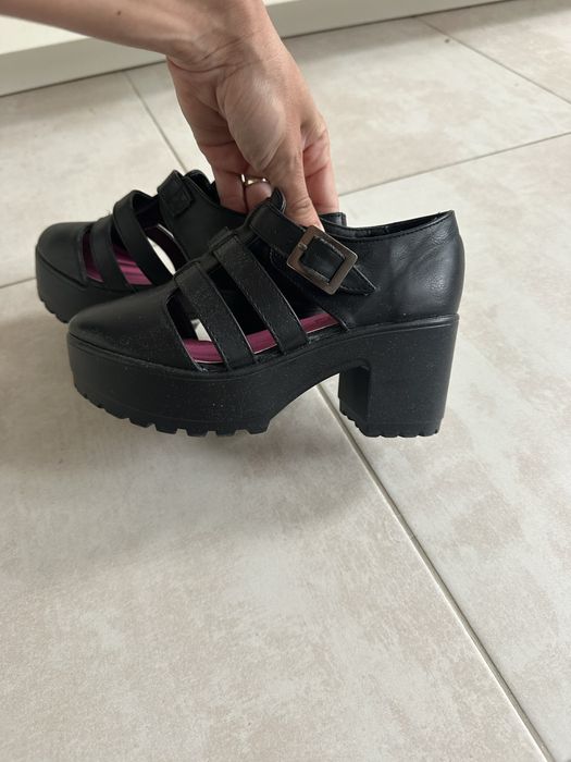 Сандали за момиченце на ток