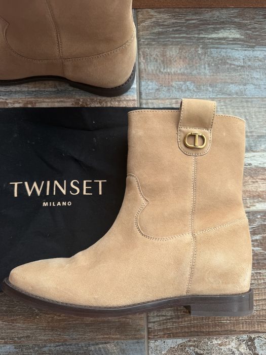 Twinset боти 38 в приятен бежов нюанс, подходящи изключително за сезон