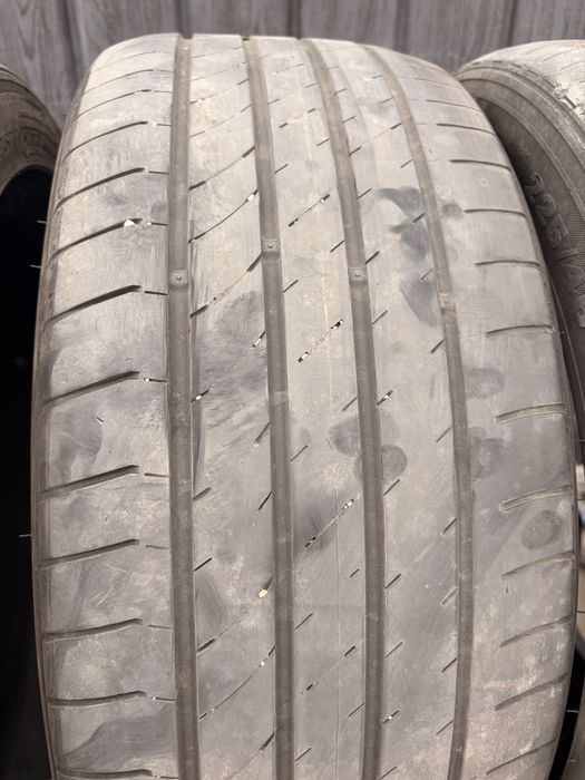 Продам комплект шин R17 225/45