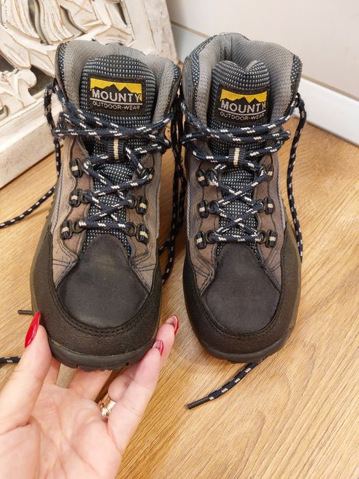 Ghete impermeabile Mounty mărime 34. Piele naturala.