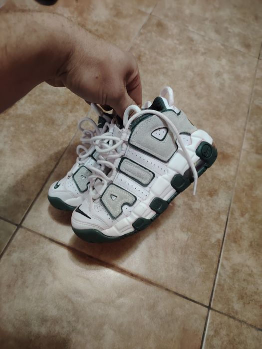 Vînd adidași nike uptempo