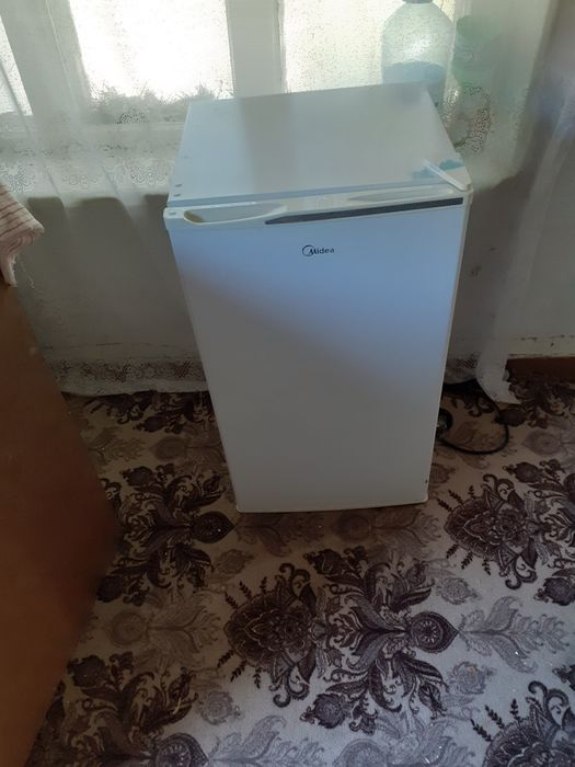 Холодильник маленький б.у