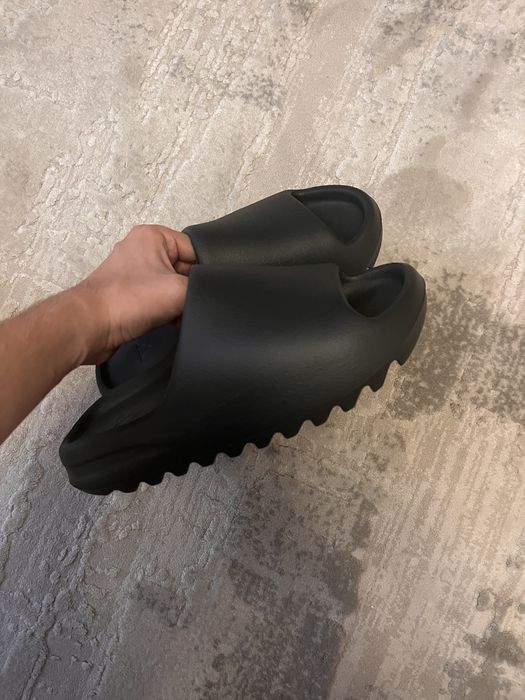 Yeezy slides negrii