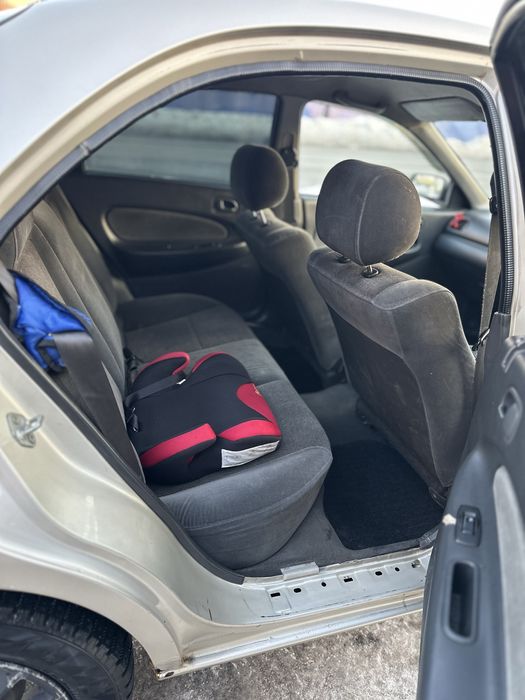 Продам машину mazda familia