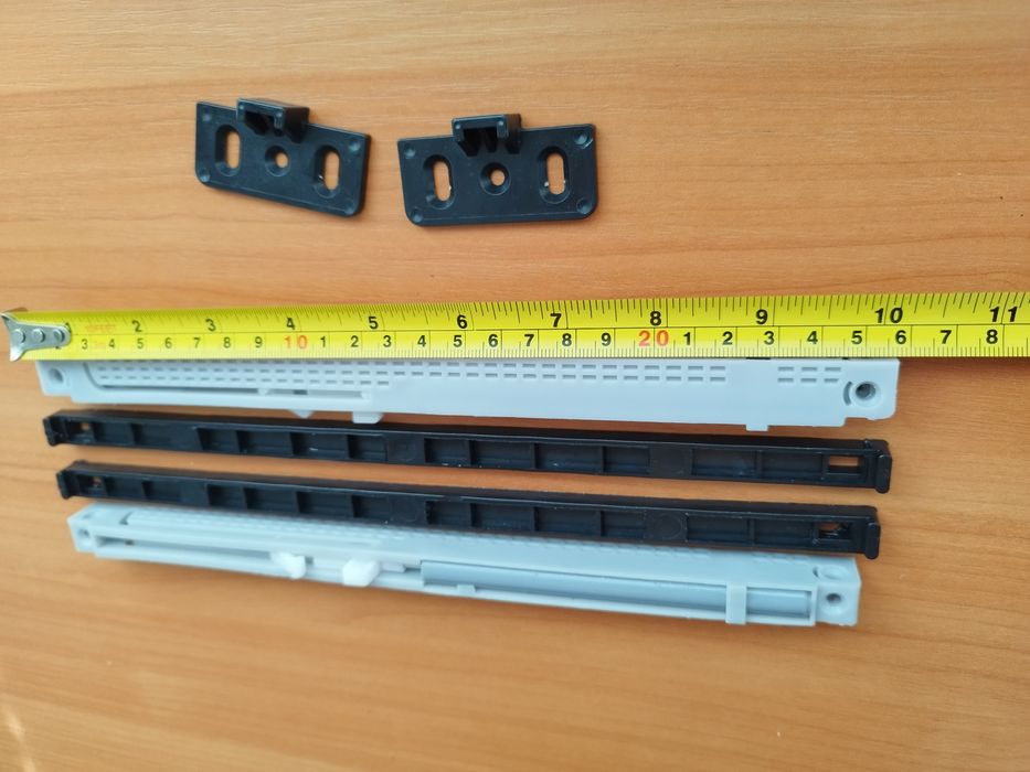 Механизъм за плъзгащи врати на гардероб, Метални държачи за полица