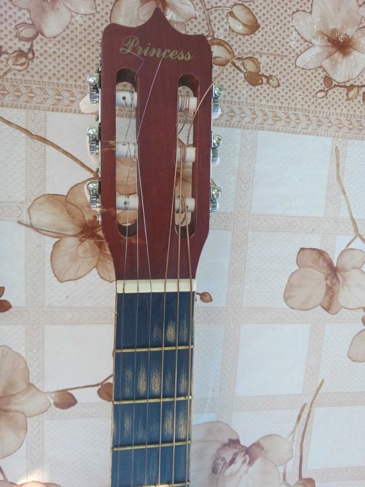 Продавам китара в добро състояние