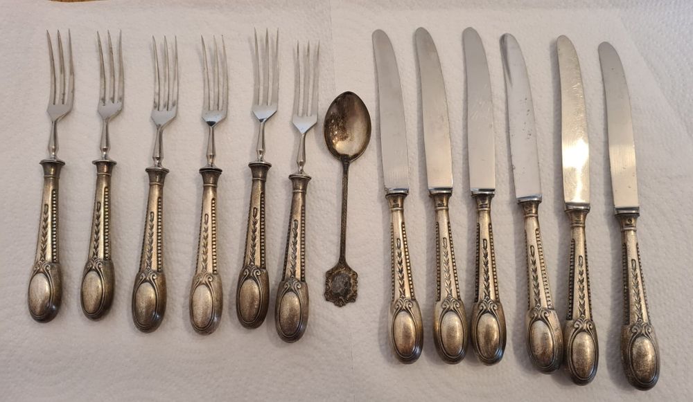 Set tacâmuri placate argint