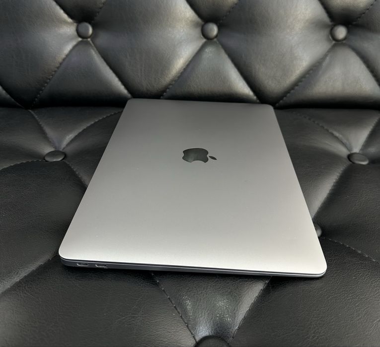 Apple MacBook Air M1 2020 года в идеальном состояние